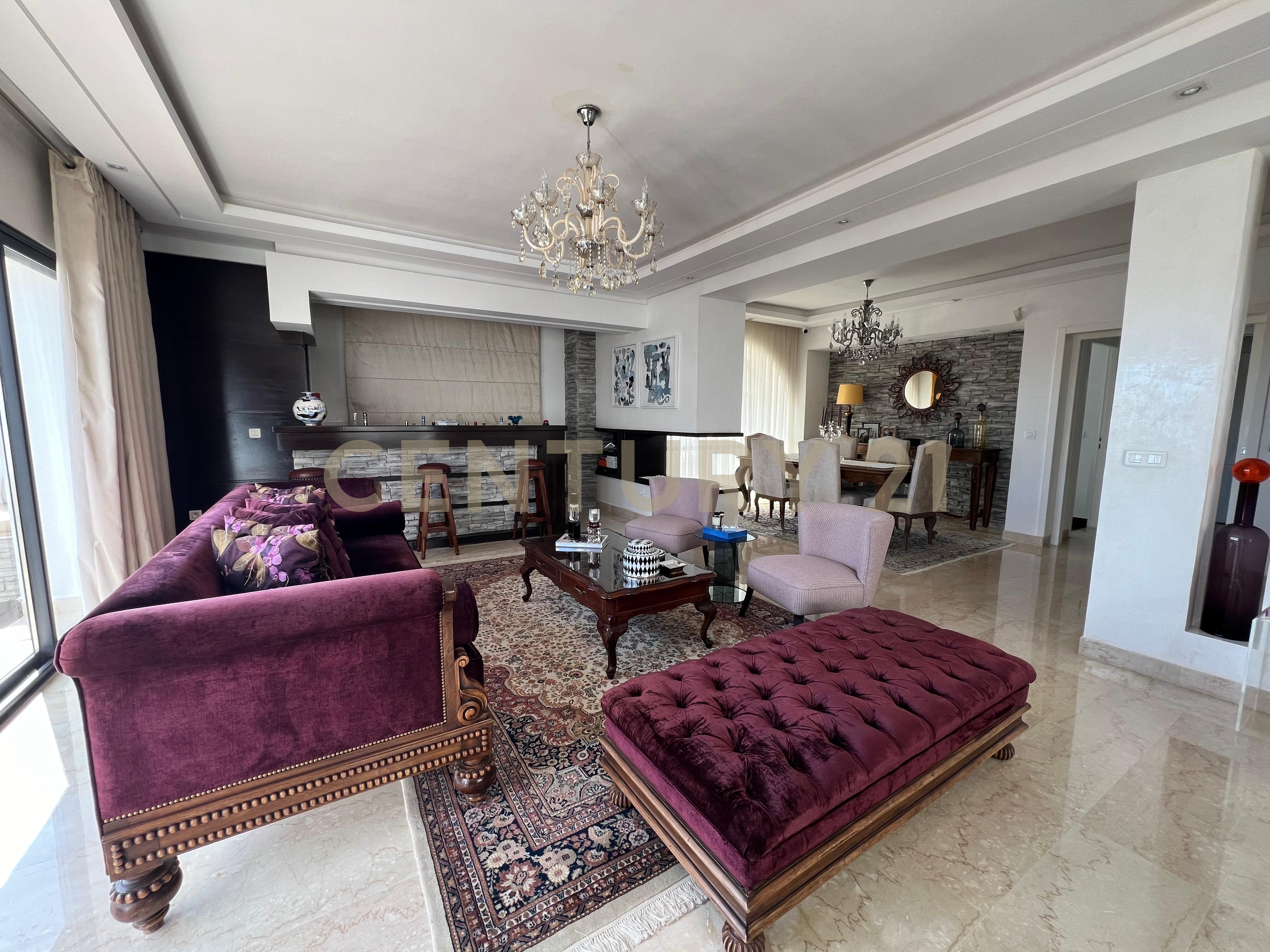 À louer appartement S+4 de 750m² à Cite Ennasr 2