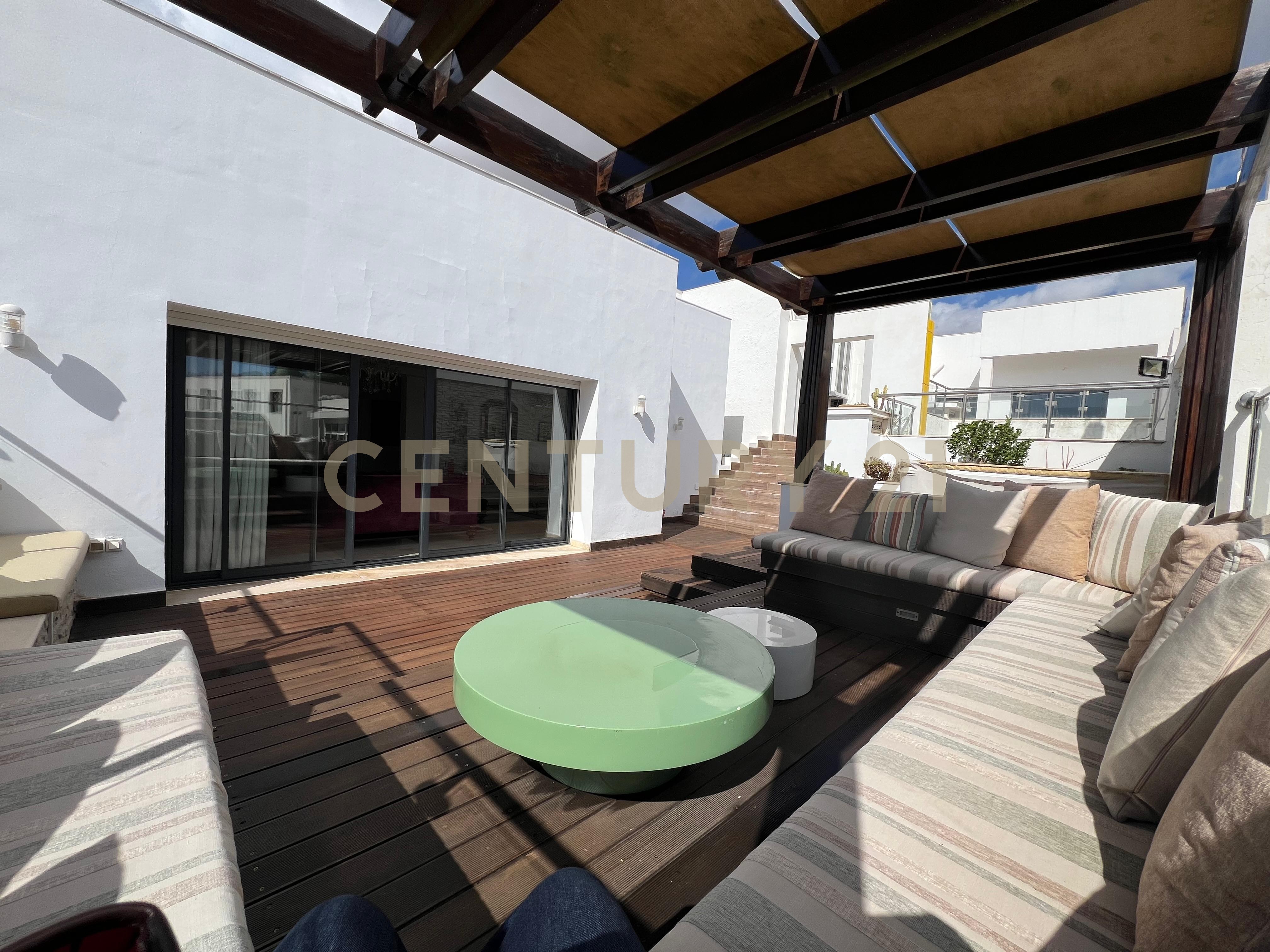 À louer appartement S+4 de 750m² à Cite Ennasr 2