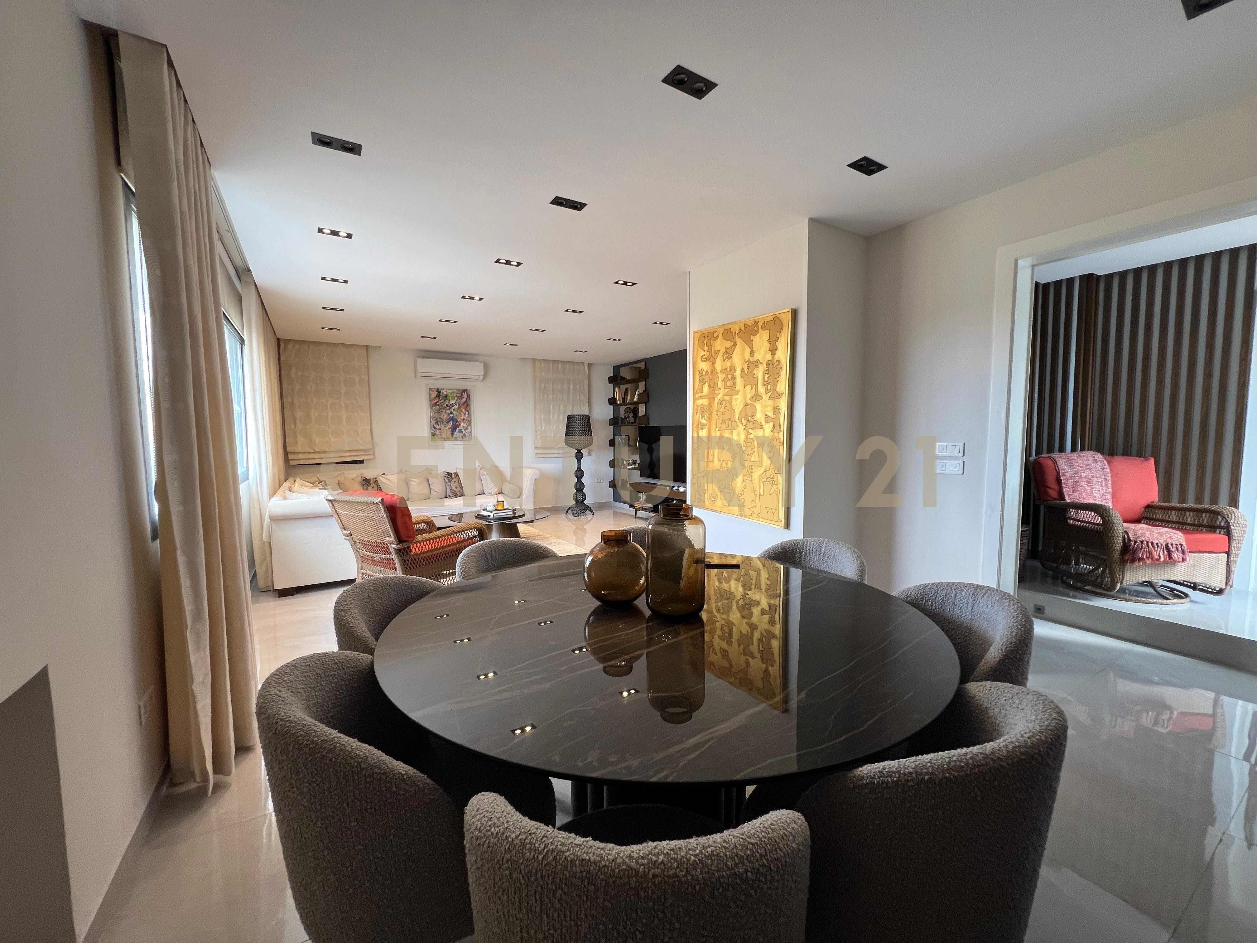 À louer appartement S+4 de 750m² à Cite Ennasr 2