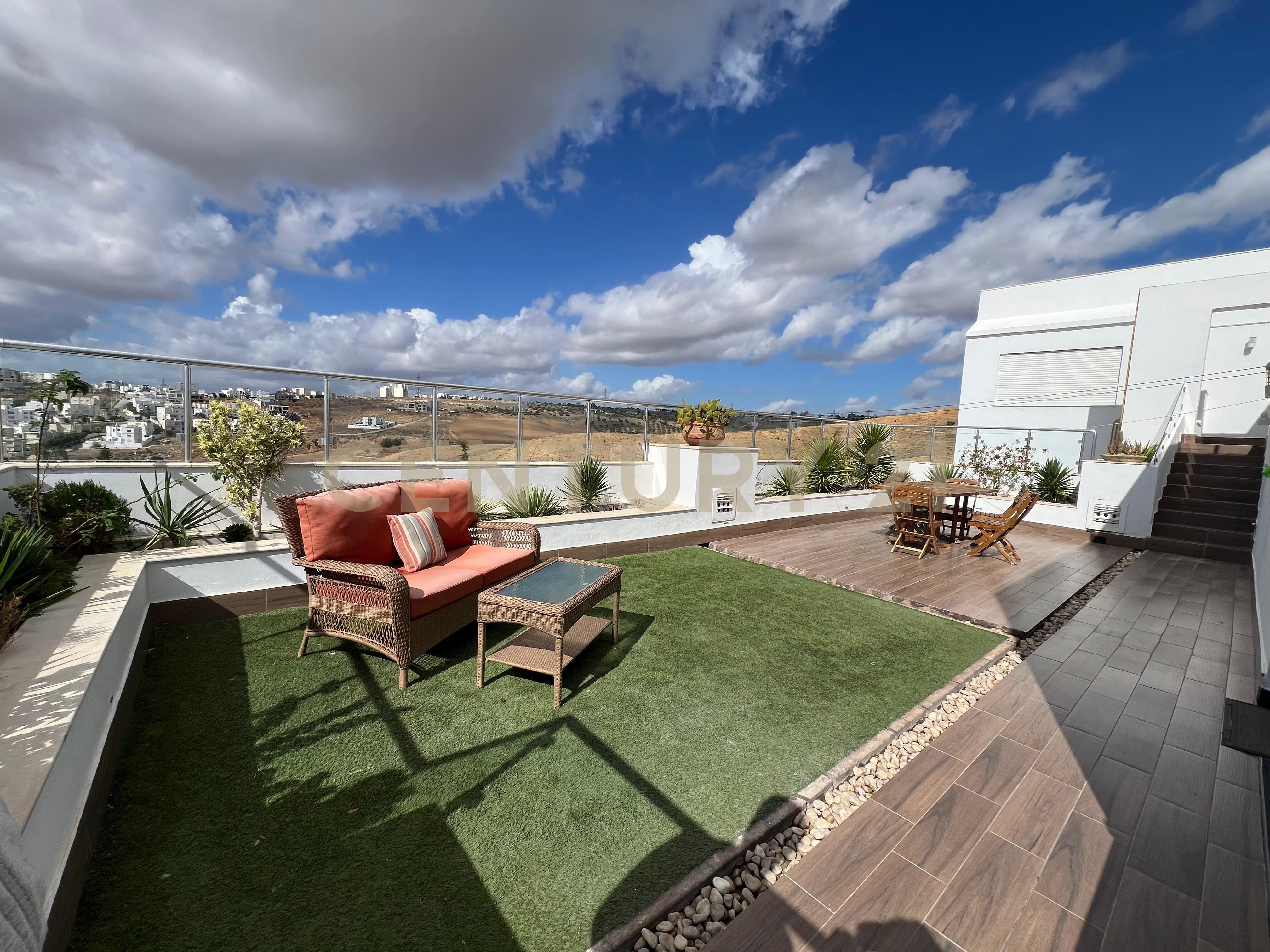 À louer appartement S+4 de 750m² à Cite Ennasr 2