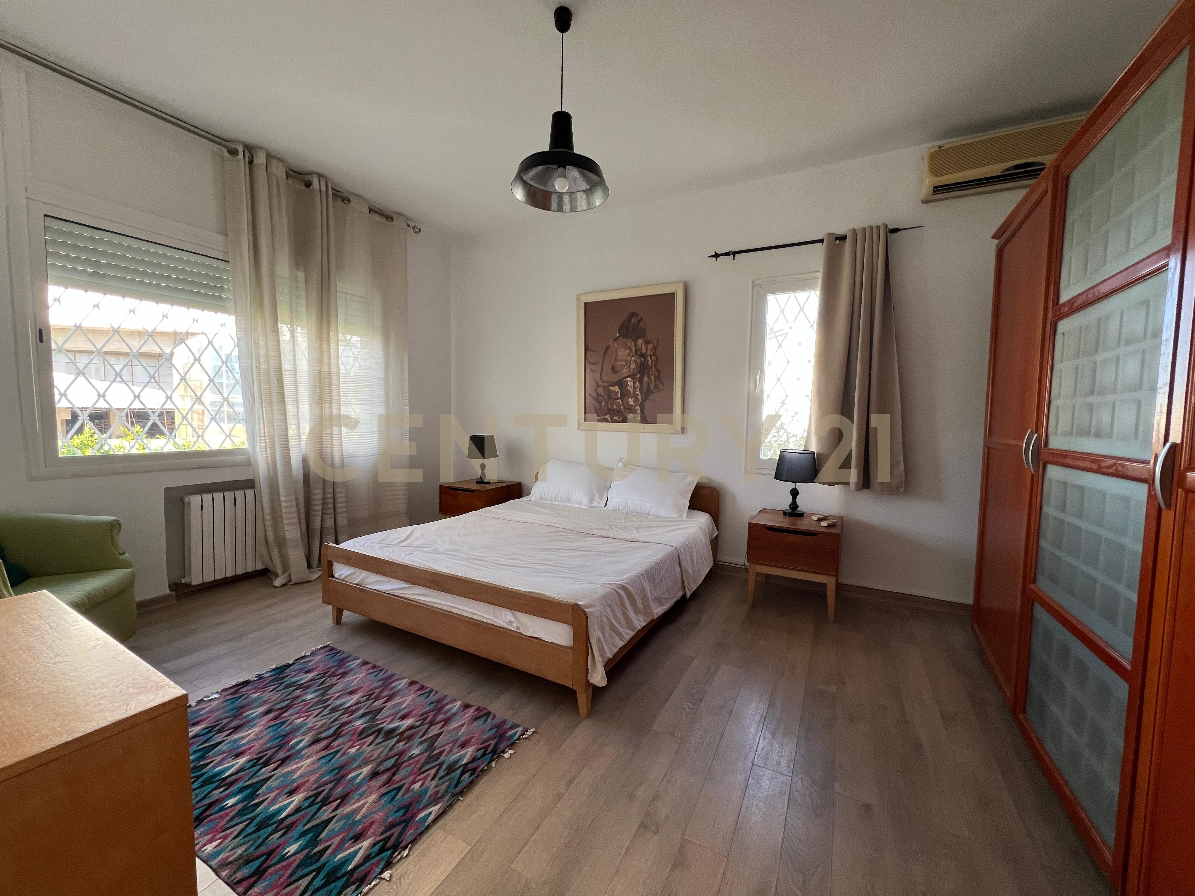 À louer étage de villa S+1 meublé Cite Ennasr 2