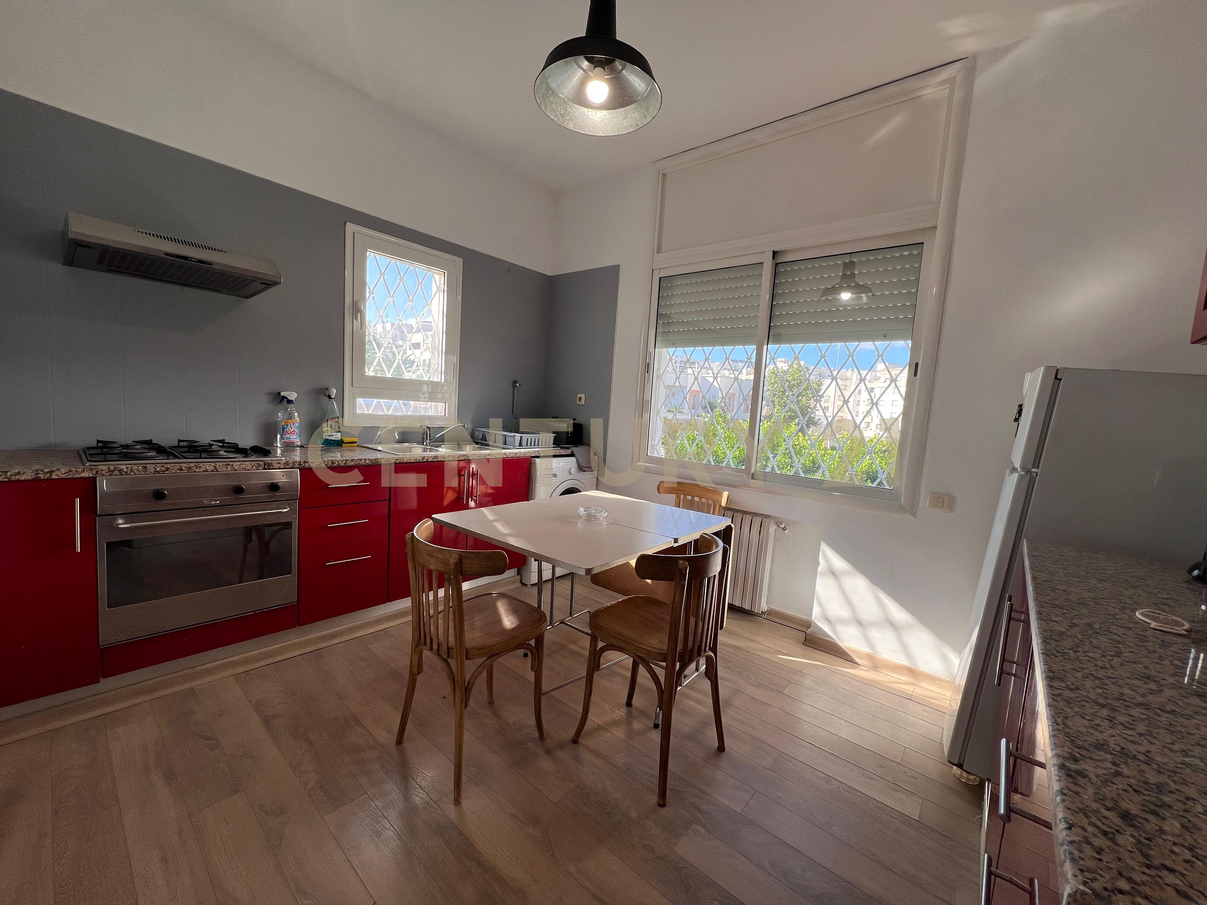 À louer étage de villa S+1 meublé Cite Ennasr 2