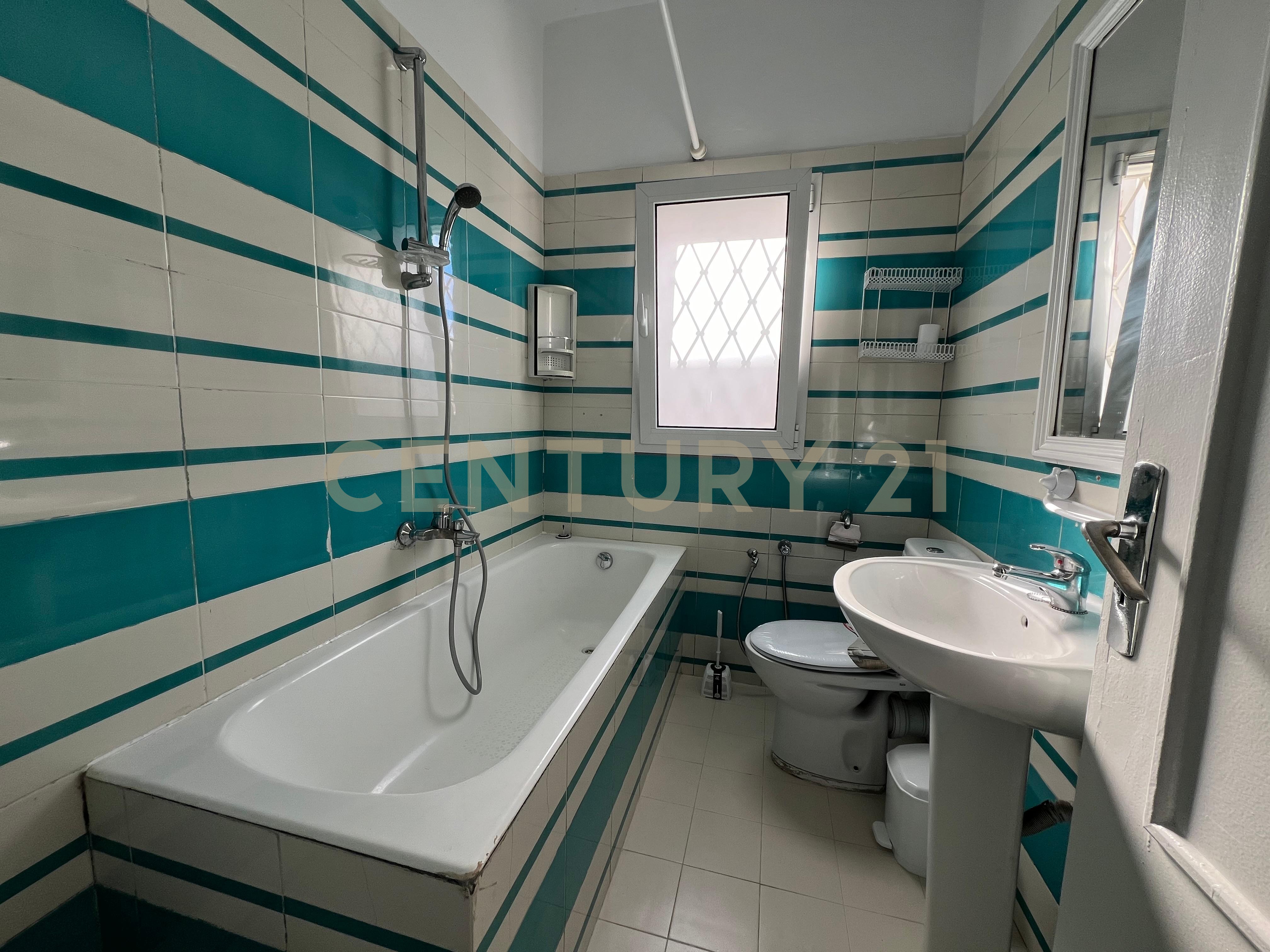 À louer étage de villa S+1 meublé Cite Ennasr 2