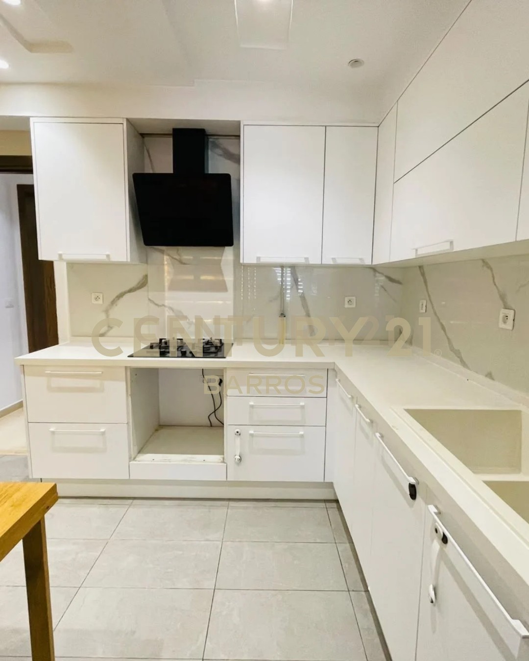 À louer appartement S+3 Aouina