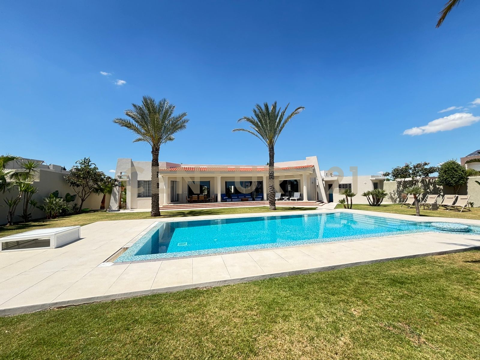 À vendre villa de maitre S+5 à Mornag