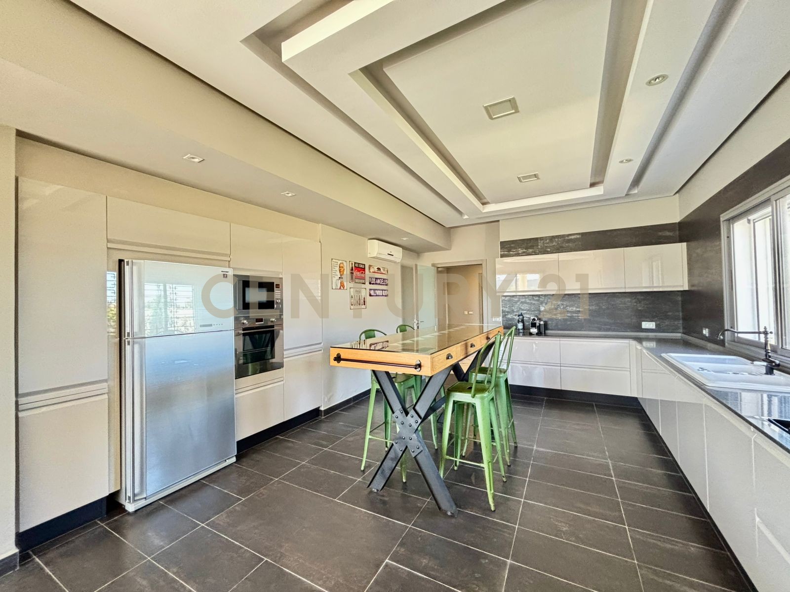 À vendre villa de maitre S+5 à Mornag