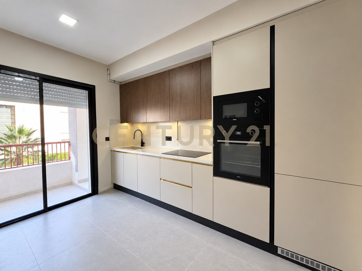 À vendre appartement S+3 Ain Zaghouan Nord