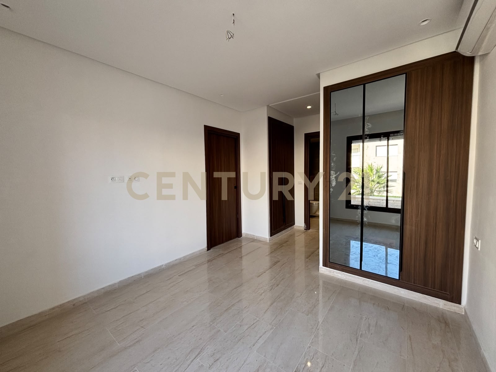 À vendre appartement S+3 Ain Zaghouan Nord