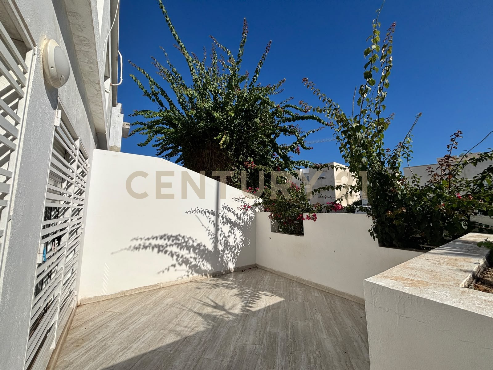 À louer villa S+4 Ain Zaghouan Nord