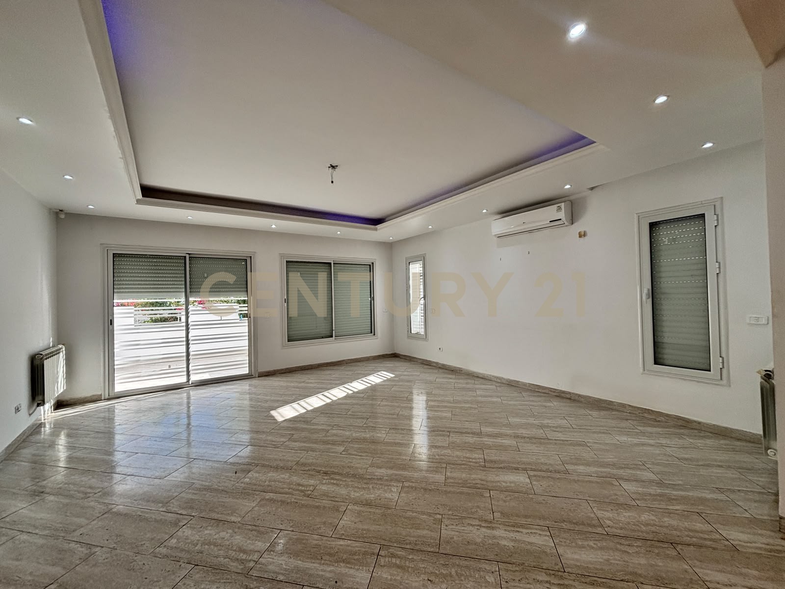 À louer villa S+4 Ain Zaghouan Nord