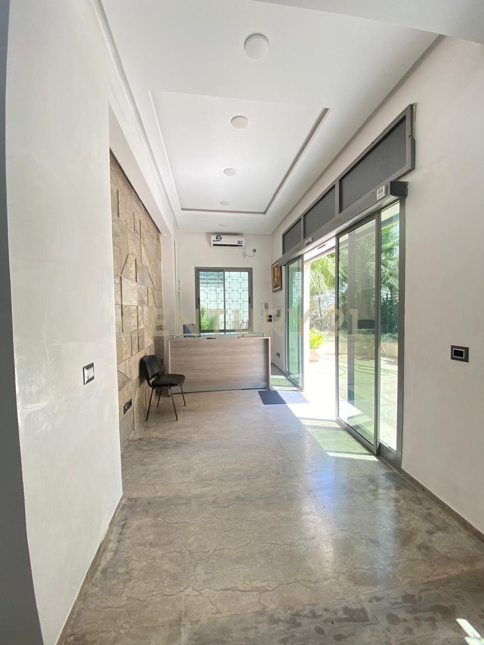 A VENDRE IMMEUBLE AU LAC 3