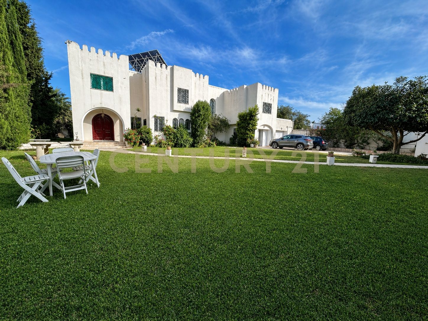 À vendre villa S+5 La Soukra