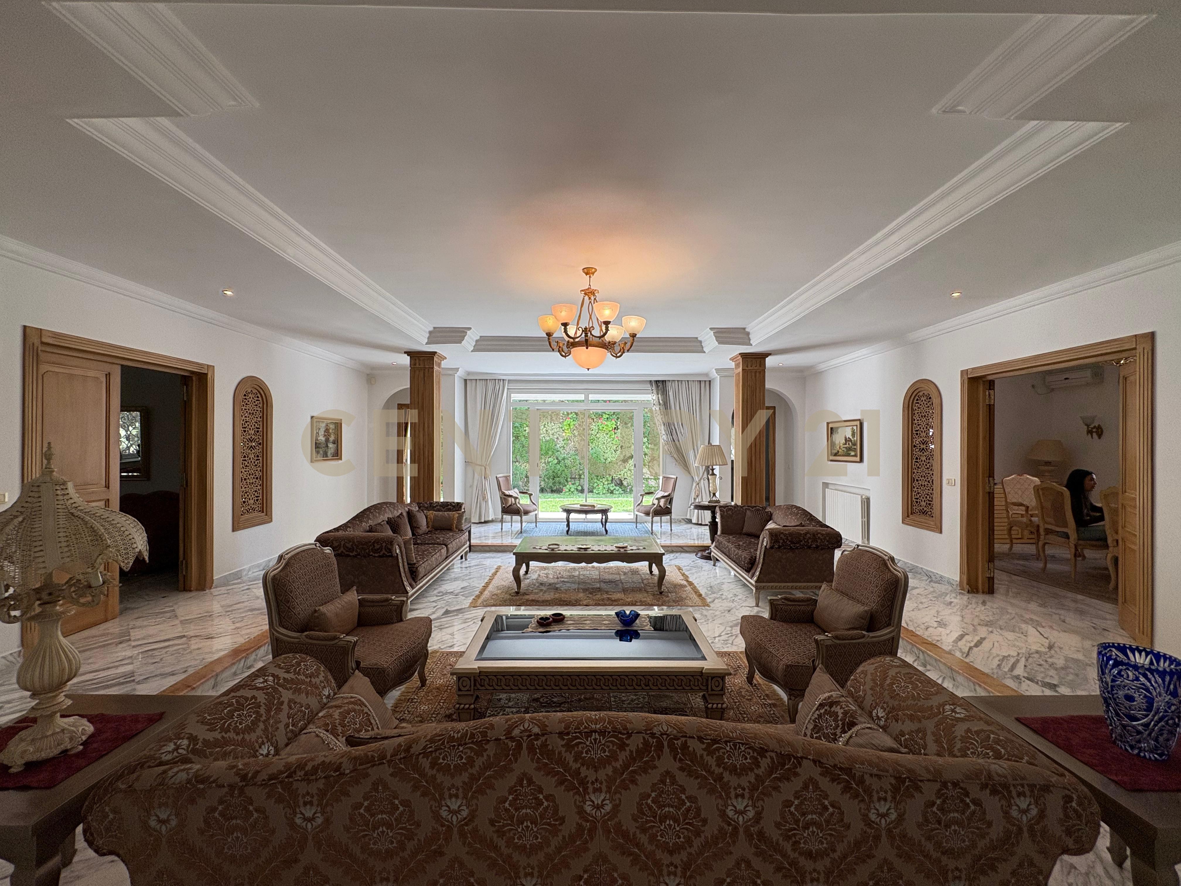 À vendre villa S+5 La Soukra