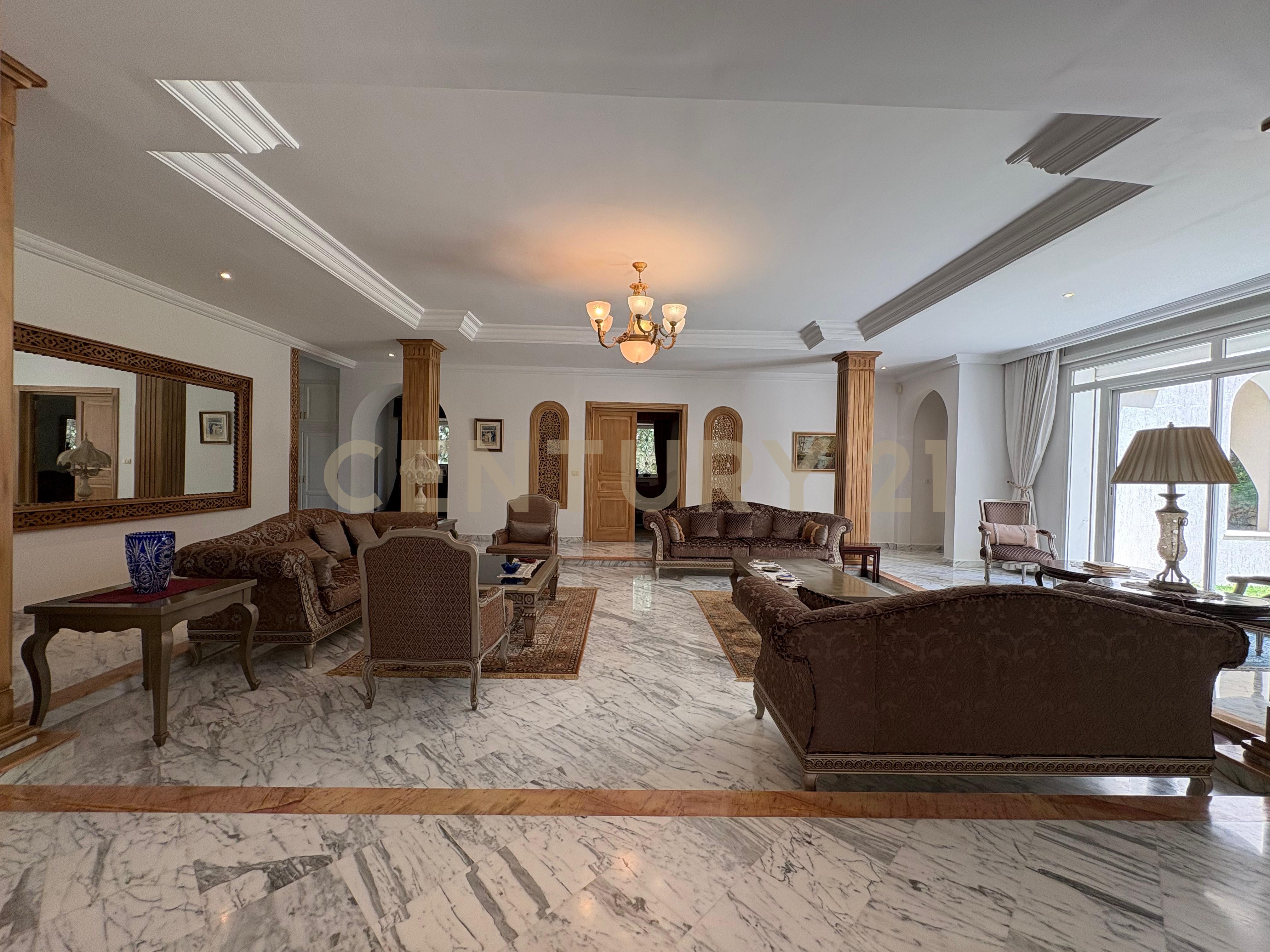 À vendre villa S+5 La Soukra