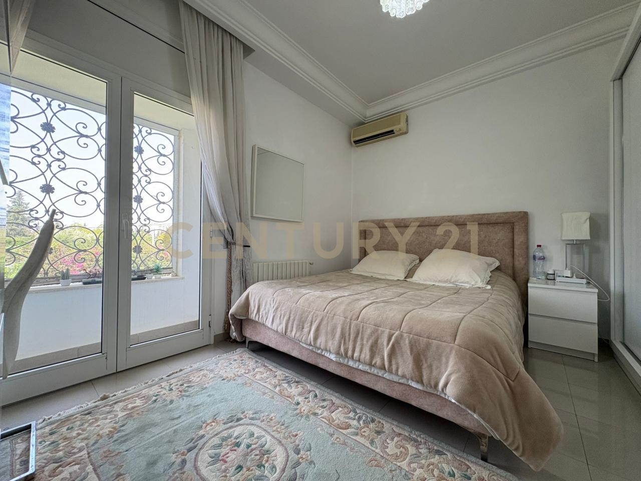 À vendre villa S+5 La Soukra