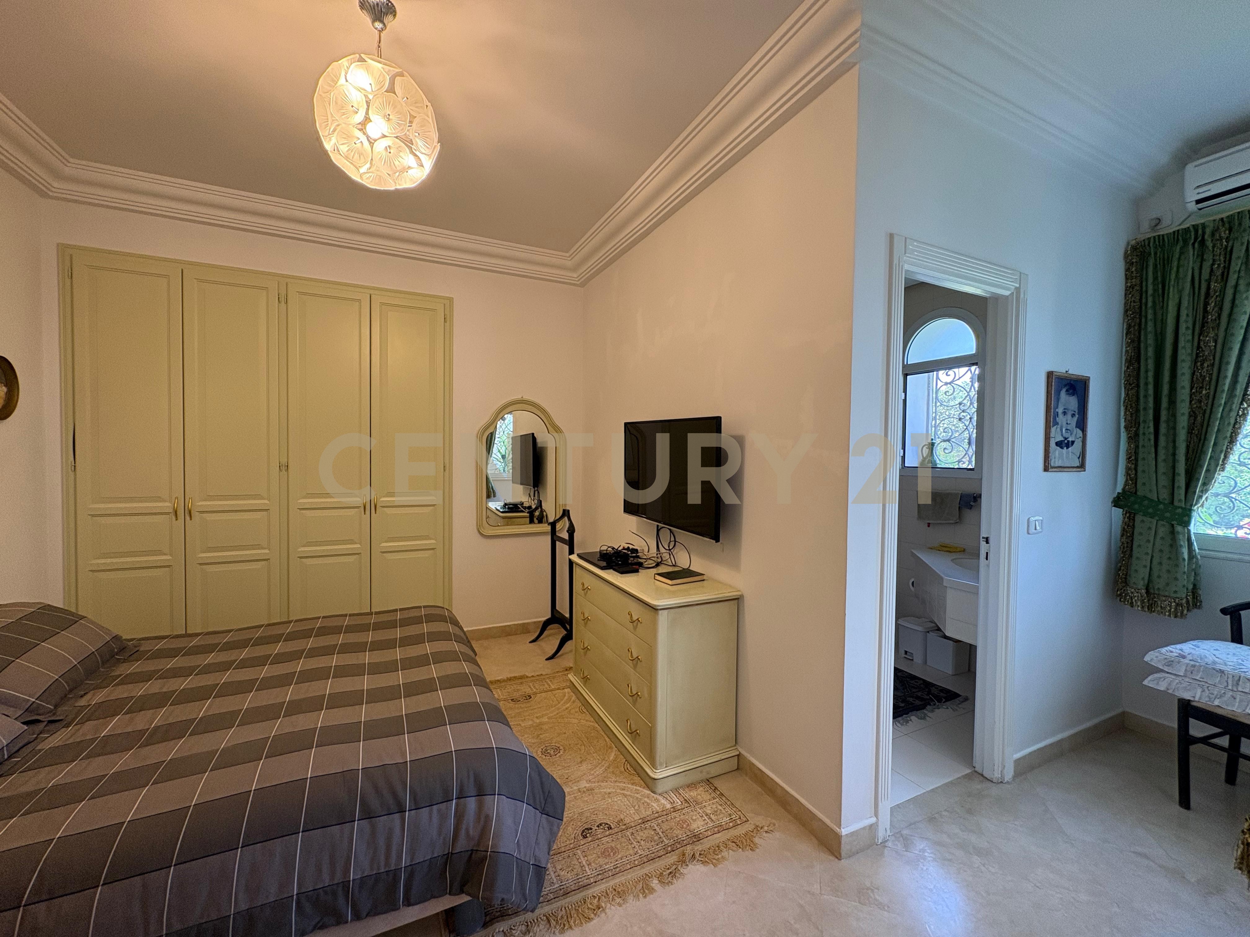 À vendre villa S+5 La Soukra