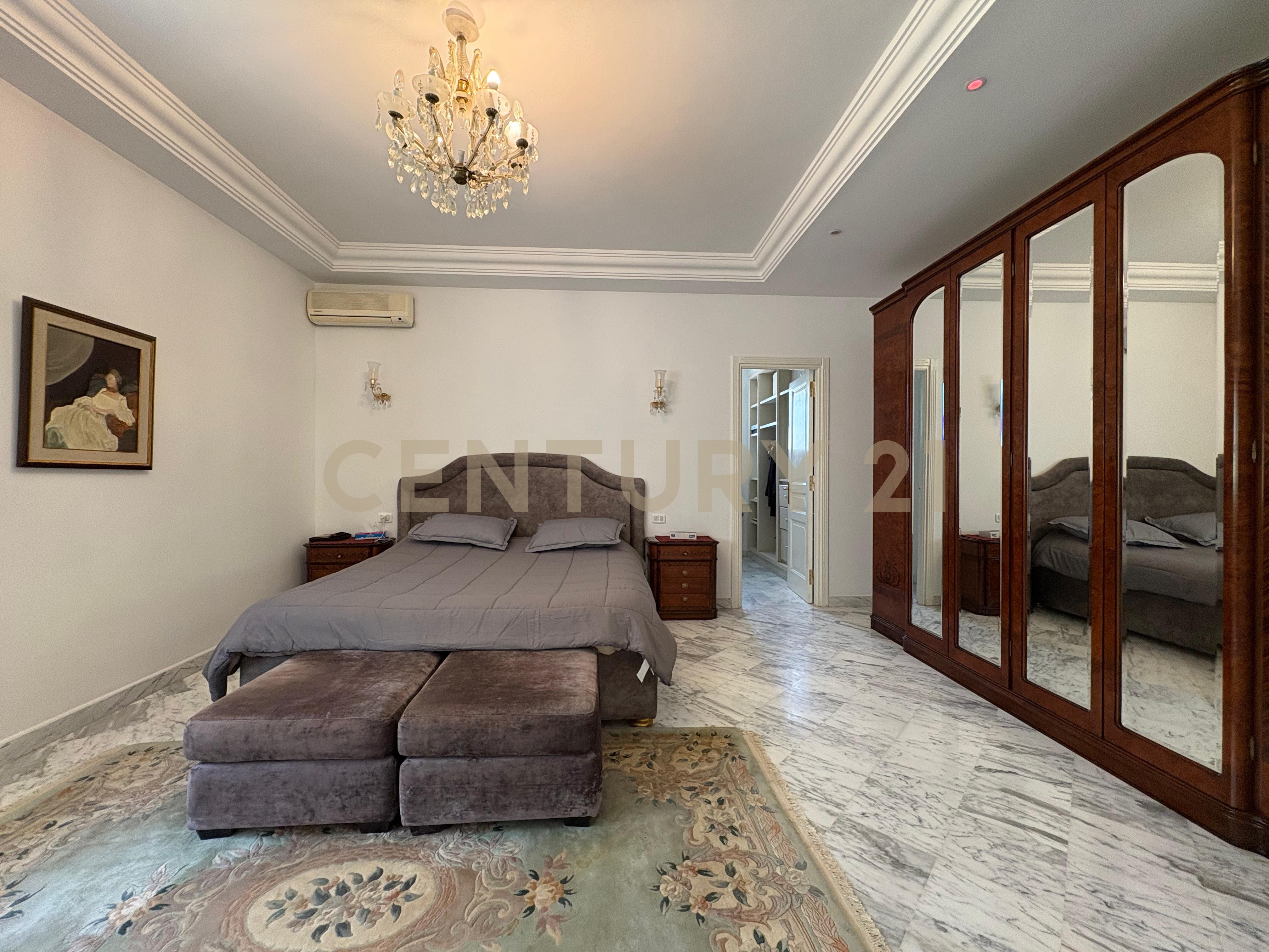 À vendre villa S+5 La Soukra