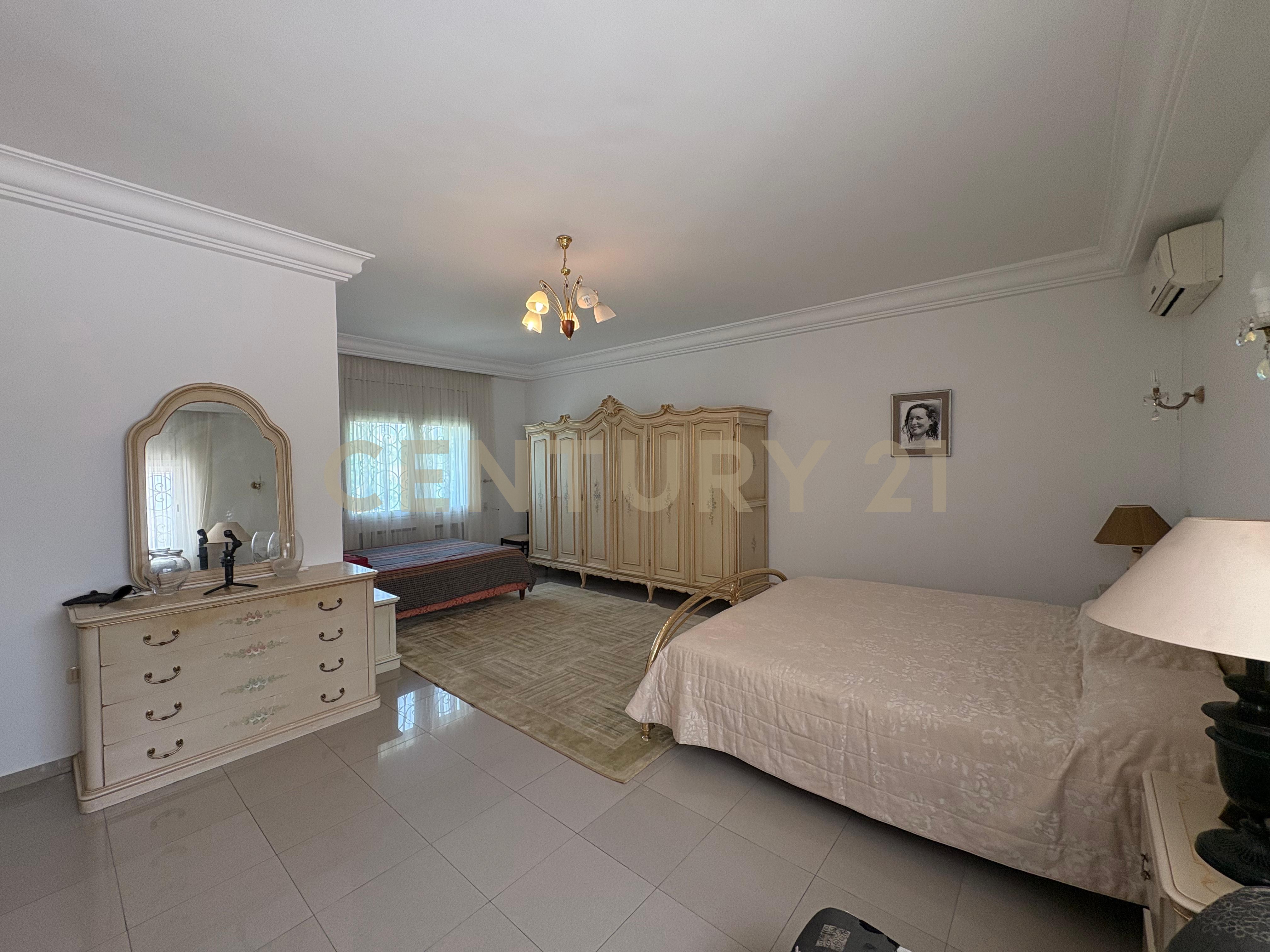 À vendre villa S+5 La Soukra