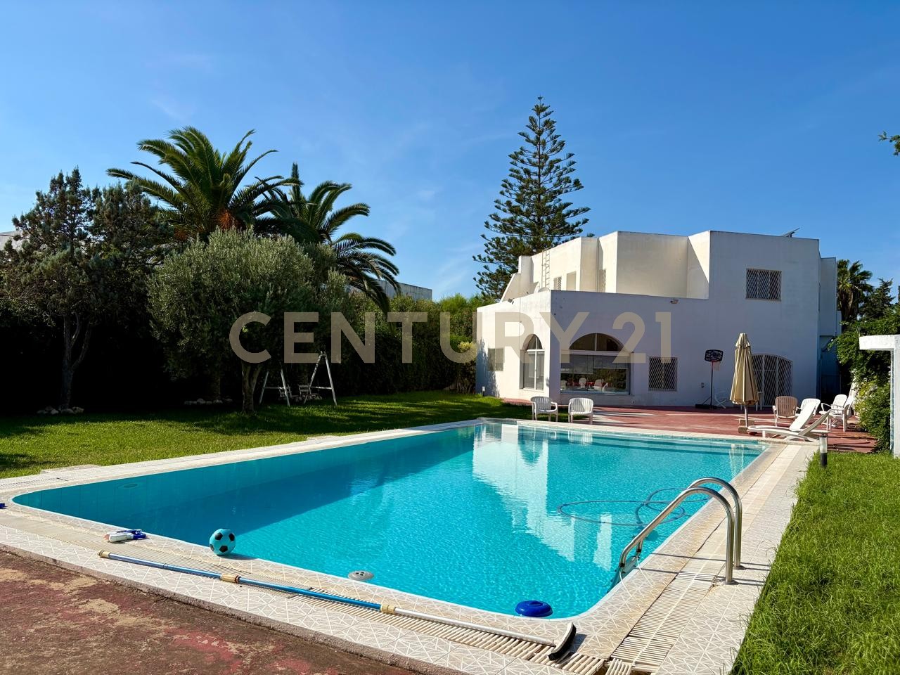 Villa S+8 à vendre à La Soukra - 800 m² – photo 1 sur 14