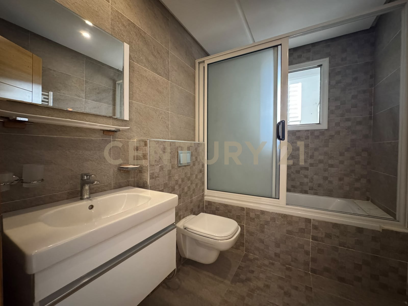 À vendre appartement S+2 Chotrana 1