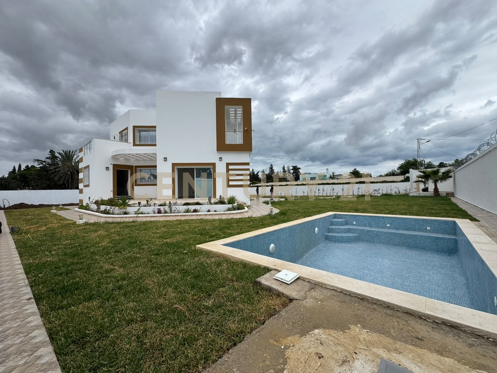 Villa S+5 à louer à Chotrana 1 - 320 m² – photo 1 sur 13