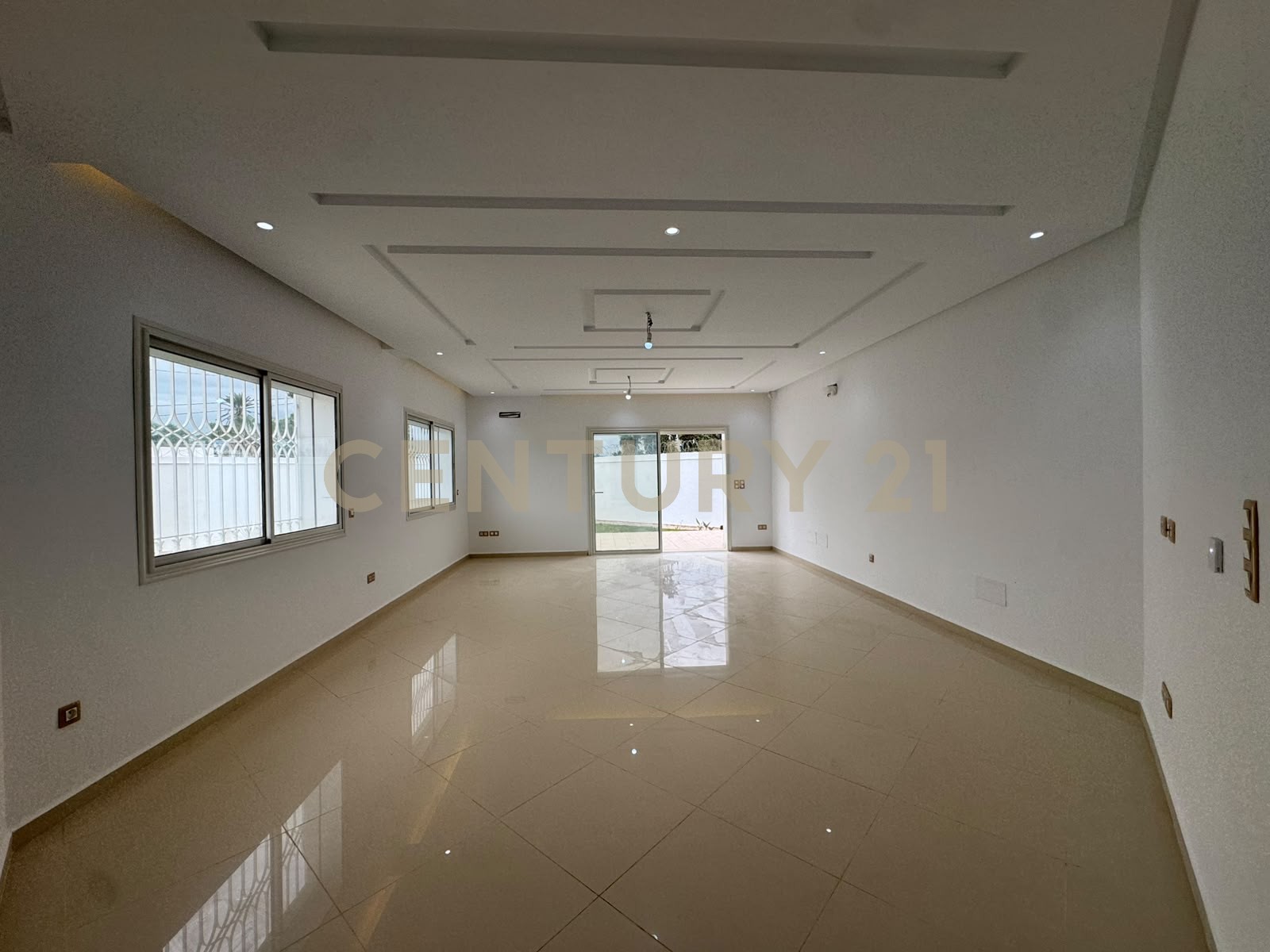 Villa S+5 à louer à Chotrana 1 - 320 m² – photo 2 sur 13