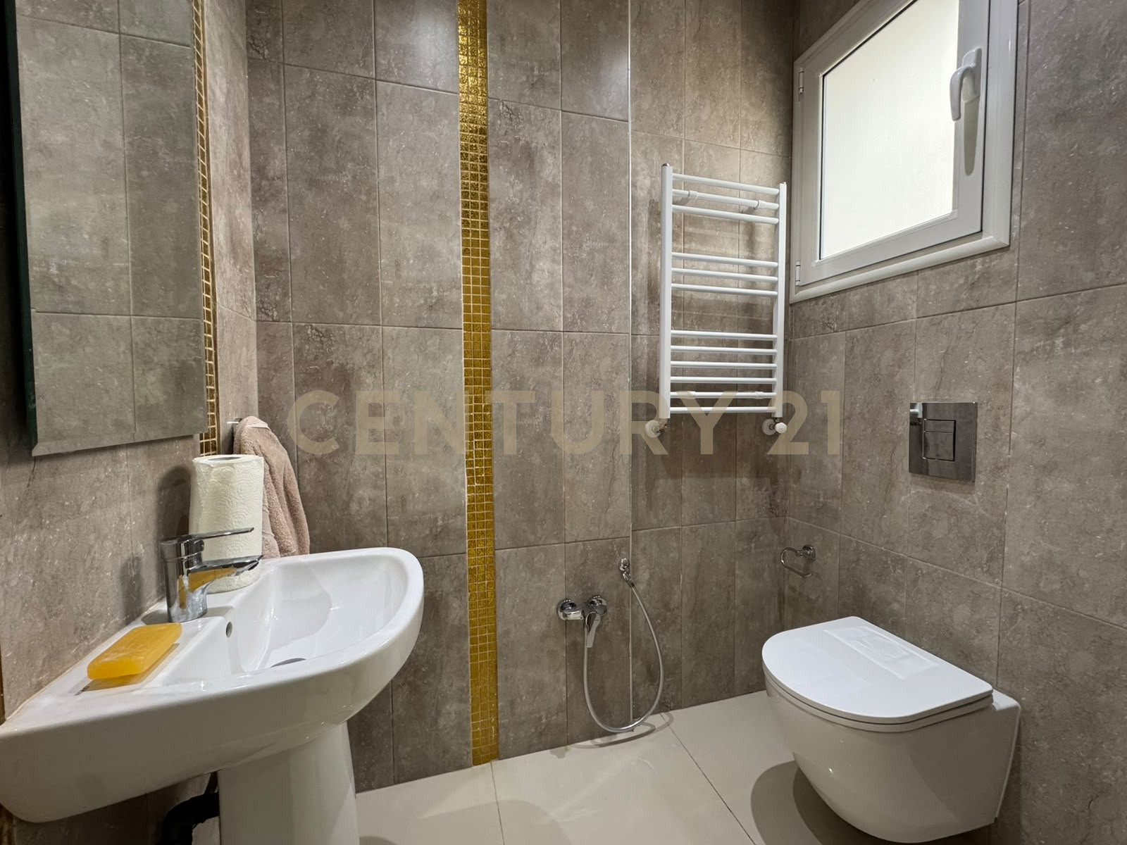 Villa S+5 à louer à Chotrana 1 - 320 m² – photo 4 sur 13