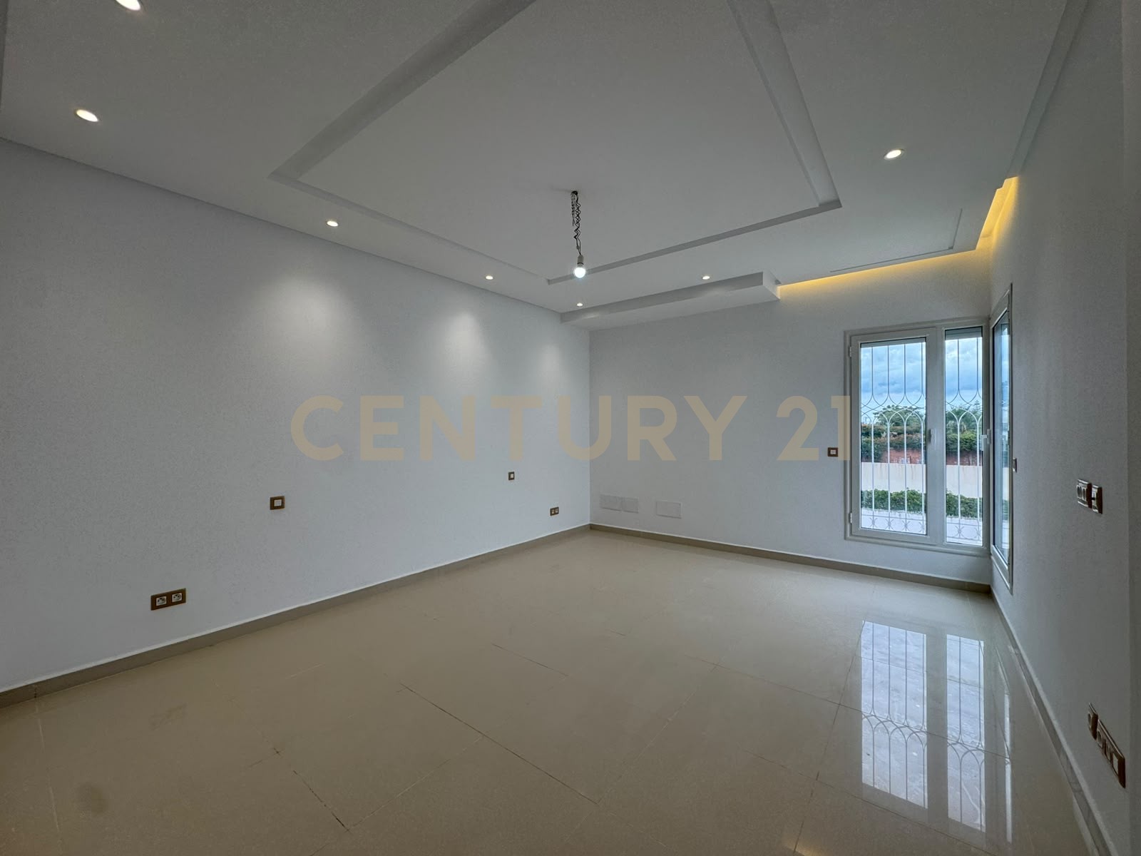 Villa S+5 à louer à Chotrana 1 - 320 m² – photo 7 sur 13