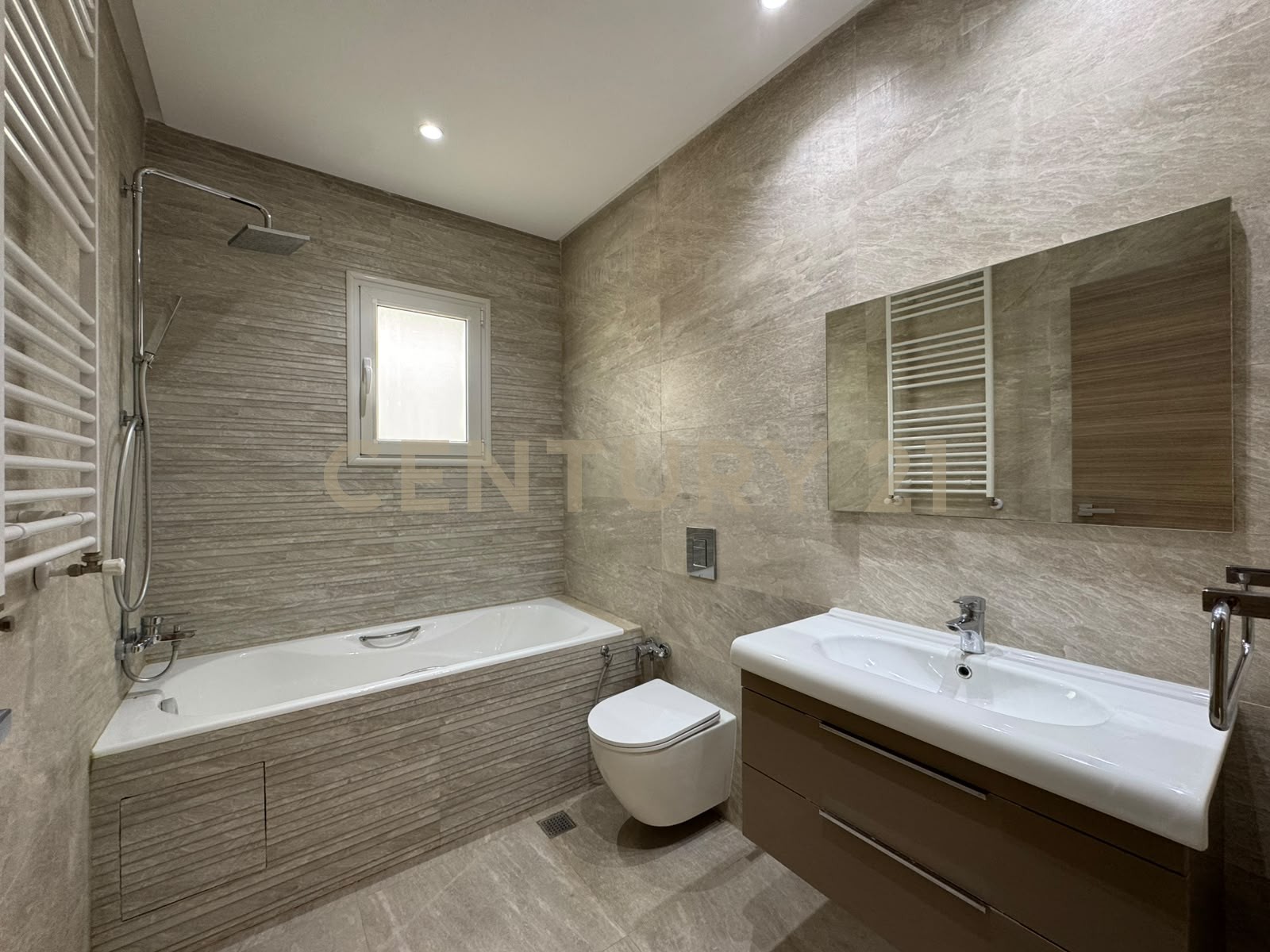 Villa S+5 à louer à Chotrana 1 - 320 m² – photo 8 sur 13