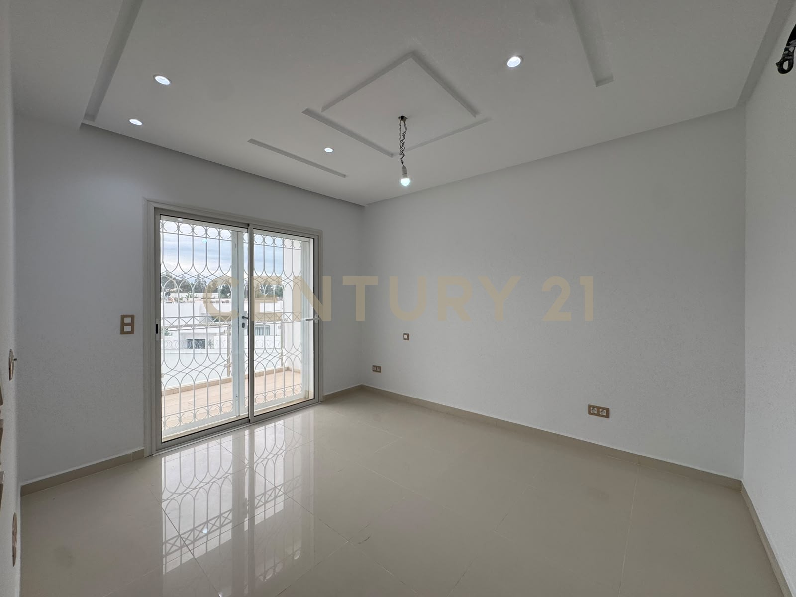 Villa S+5 à louer à Chotrana 1 - 320 m² – photo 9 sur 13