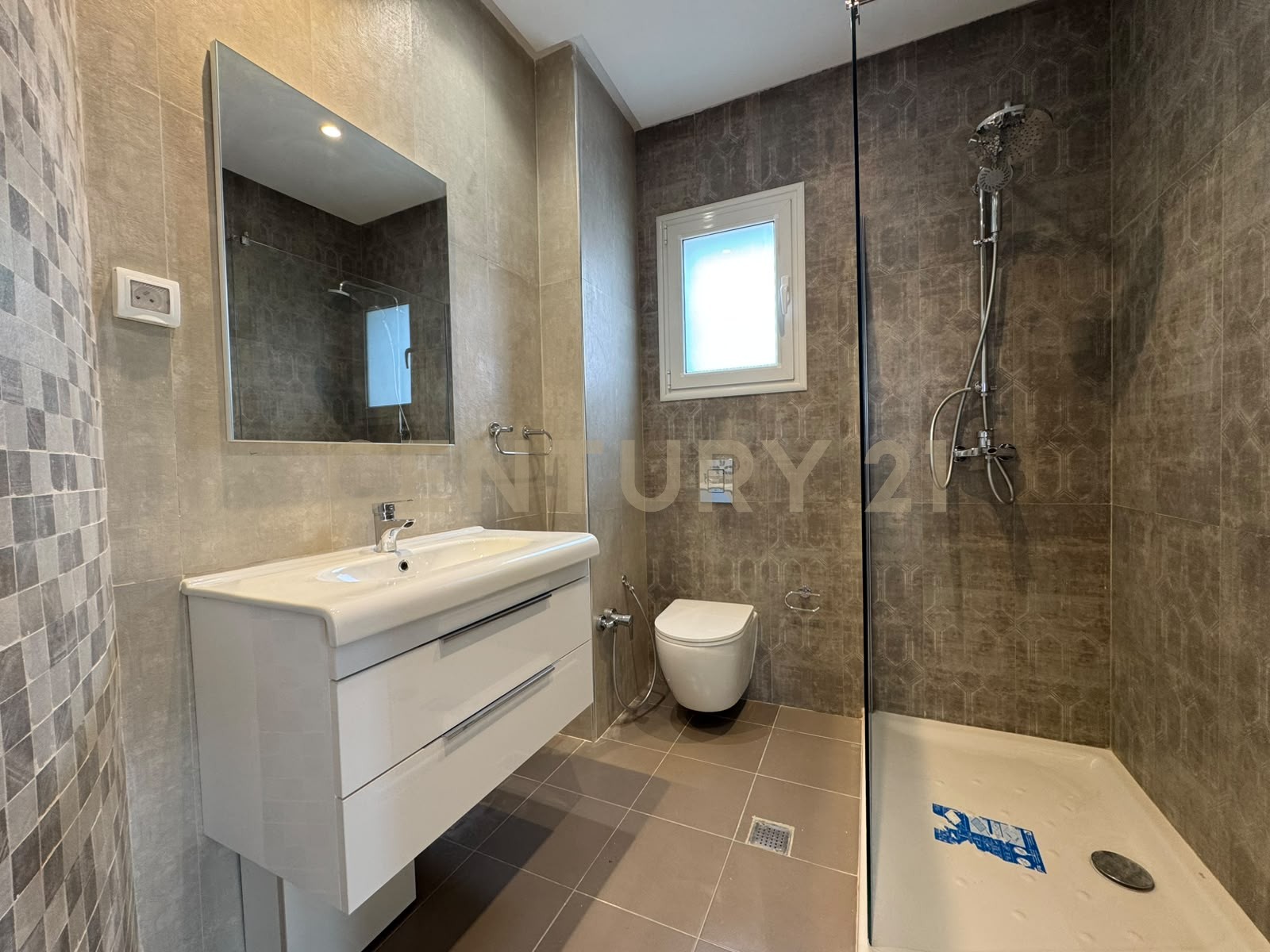 Villa S+5 à louer à Chotrana 1 - 320 m² – photo 12 sur 13