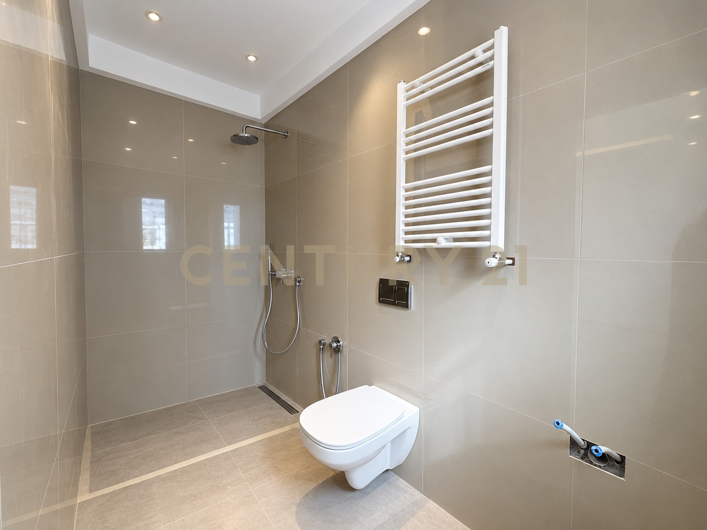 Villa S+3 à louer à Chotrana 1 - 250 m² – photo 5 sur 6