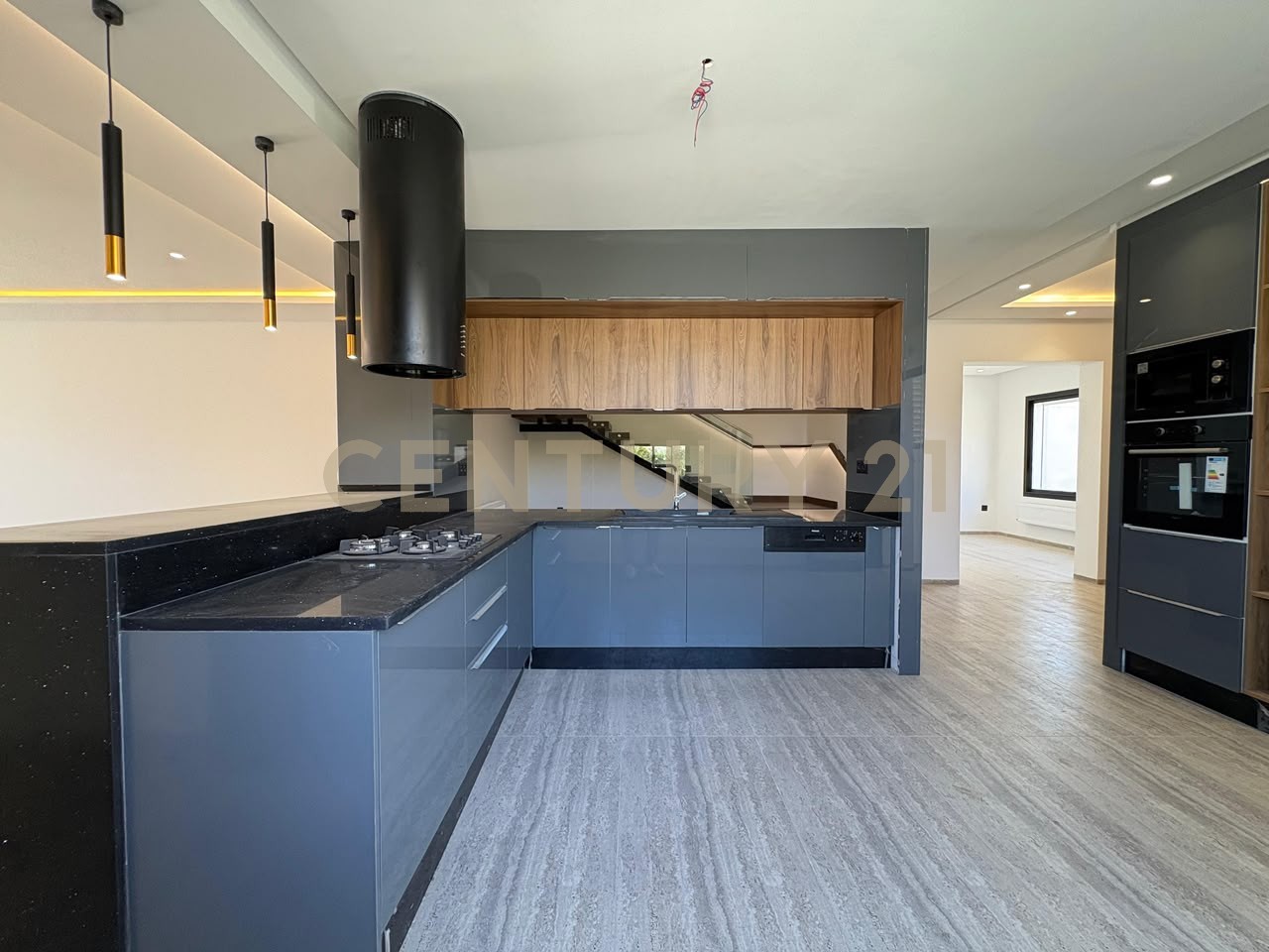 Villa S+4 à vendre à Chotrana 1 - 295 m² – photo 3 sur 16