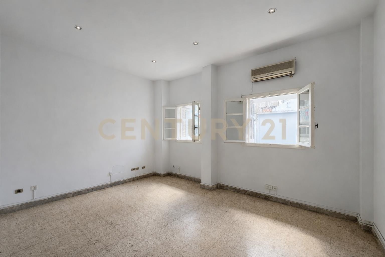 À louer un bureau en H+4 à Avenue de Paris