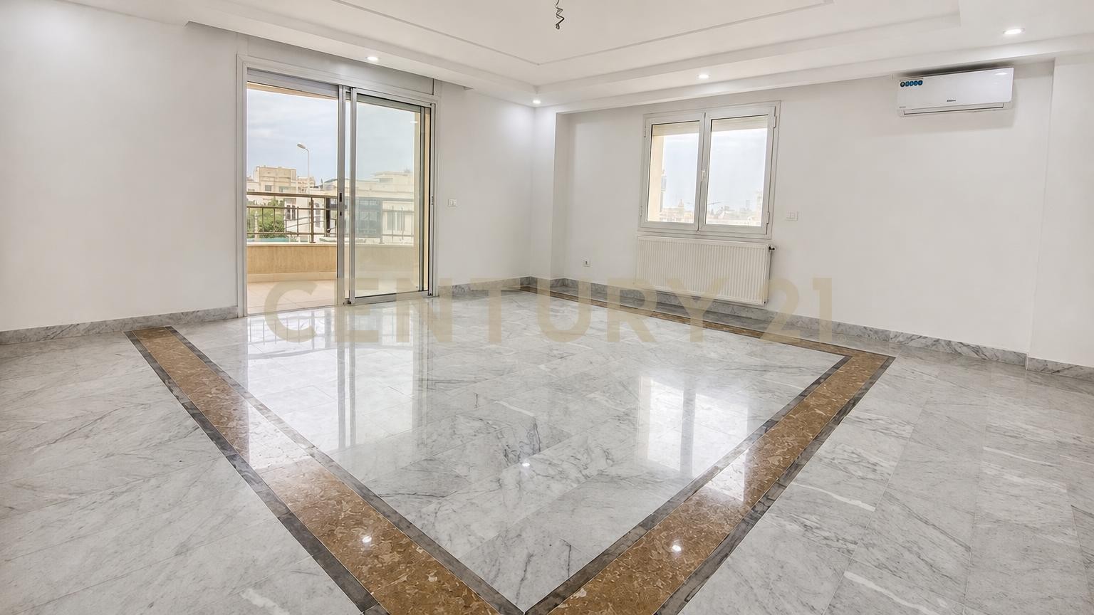 Appartement S+3 à vendre à Cité jasmin - 279 m² – photo 1 sur 7