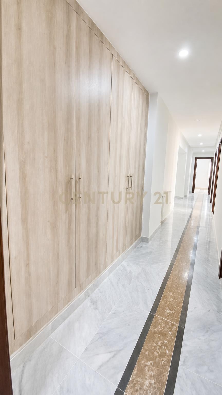 Appartement S+3 à vendre à Cité jasmin - 279 m² – photo 4 sur 7